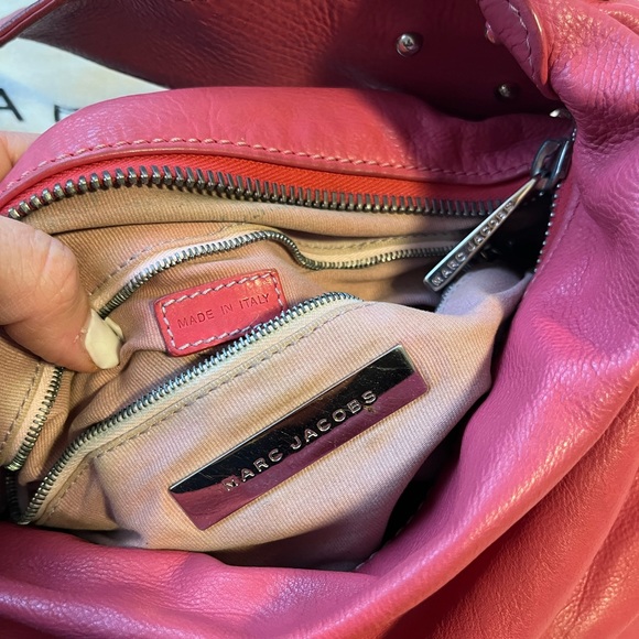 100% authentic magenta Marc Jacobs  real calfskin leather hobo style handbag - Picture 7 of 7